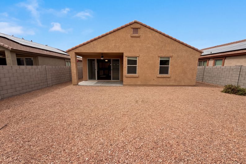 Photo 5 of 31 of 23680 W Magnolia Dr, Buckeye, AZ