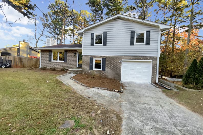 Photo 7 of 46 of 48 Russell Rd, Lawrenceville, GA