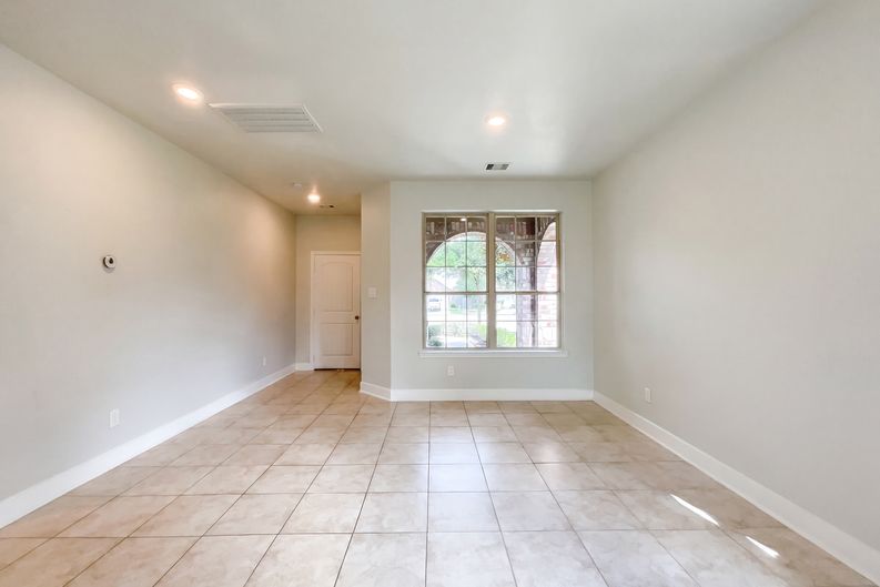 Photo 6 of 17 of 18813 Genova Bay Ct, New Caney, TX