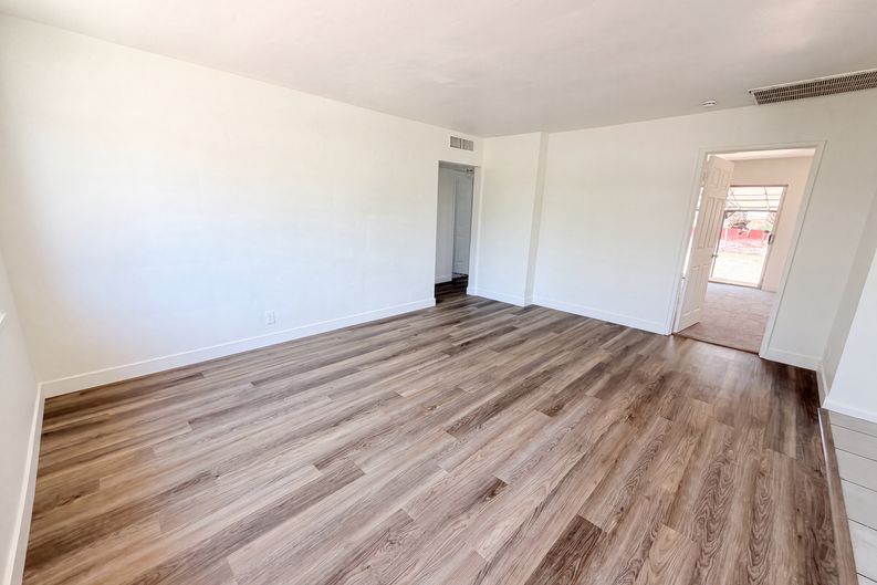 Photo 6 of 40 of 1437 Franklin Ave, Las Vegas, NV