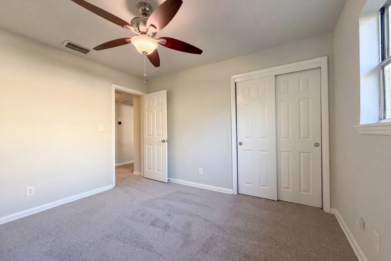 Photo 14 of 26 of 6535 Lou Dr N, Jacksonville, FL