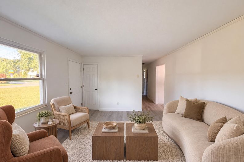 Photo 12 of 27 of 7301 Meadowbrook Cir, Knoxville, TN