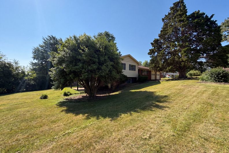 Photo 24 of 29 of 508 Bromley Ln, Knoxville, TN