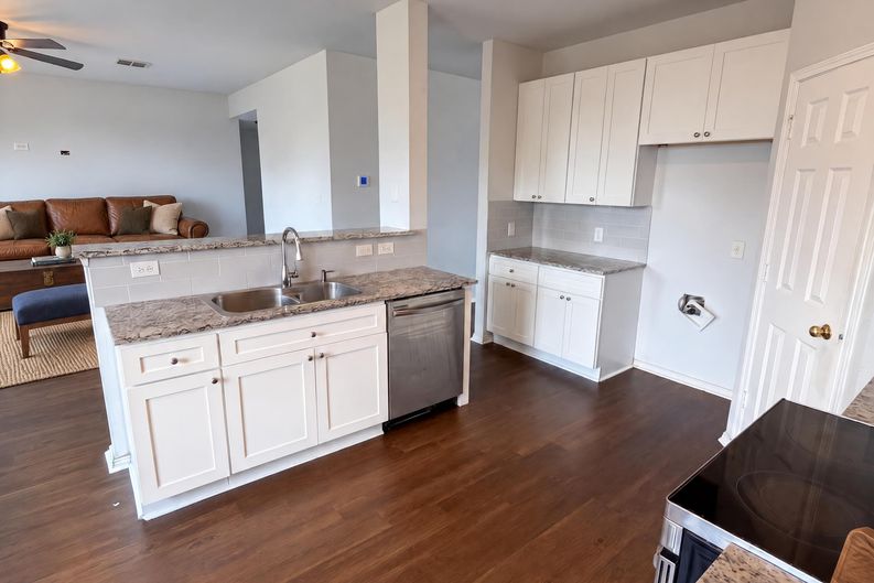 Photo 7 of 22 of 2220 Sumac Dr, Little Elm, TX