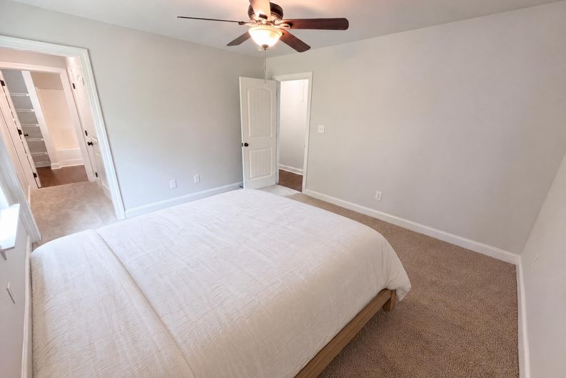 Photo 4 of 17 of 1411 Foxbrook Cir, Lancaster, SC