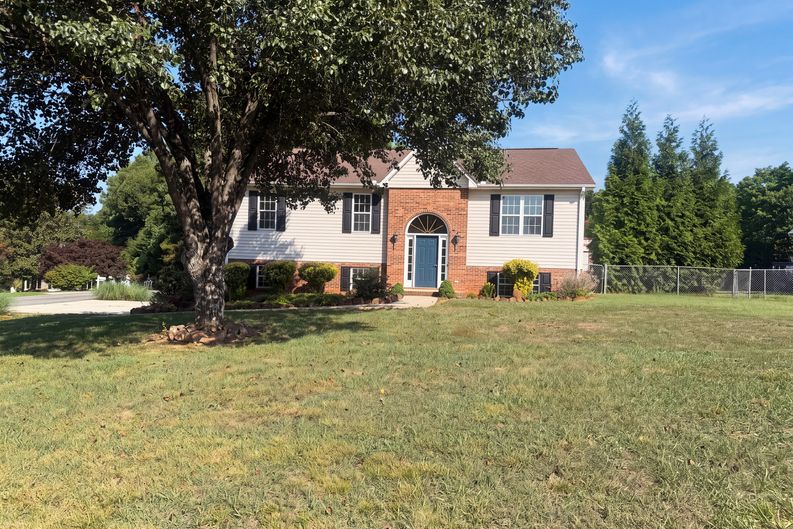 Photo 22 of 26 of 109 Briarcreek Dr, Winston Salem, NC