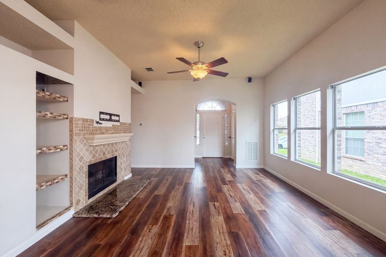 Photo 8 of 28 of 1688 Yellowstone Ave, Lewisville, TX