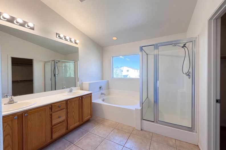 Photo 11 of 22 of 5083 Sagelyn St, Las Vegas, NV