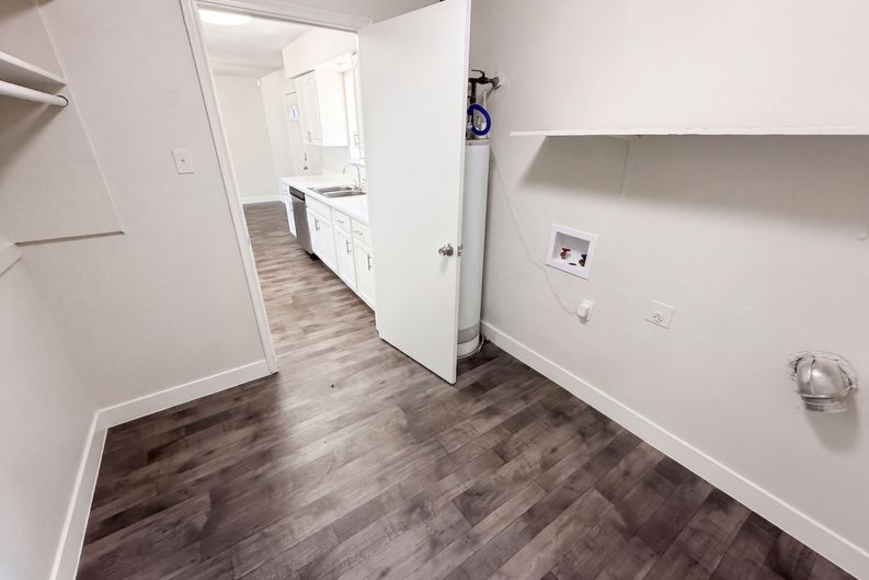 Photo 6 of 23 of 8540 Foxwood Ln, Dallas, TX