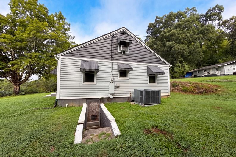 Photo 5 of 29 of 119 Old State Cir, Powell, TN