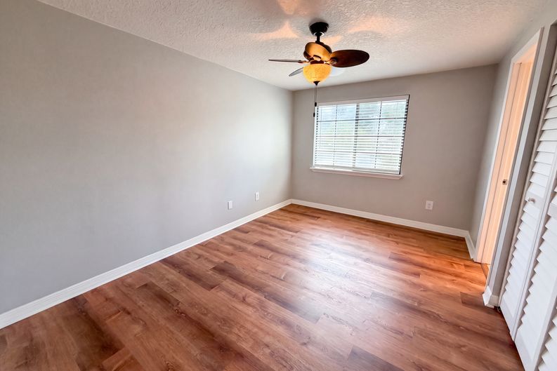 Photo 13 of 28 of 8382 Chason Rd W, Jacksonville, FL