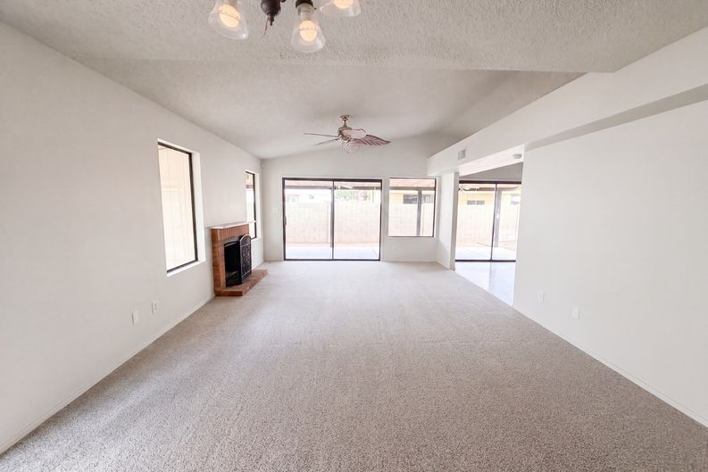 Photo 3 of 30 of 10020 W Montecito Ave, Phoenix, AZ