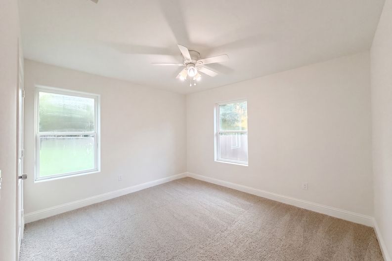 Photo 12 of 20 of 709 W Hull St, Denison, TX