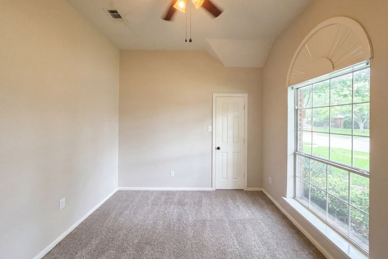 Photo 14 of 17 of 1441 Forest Oaks Ct, Frisco, TX