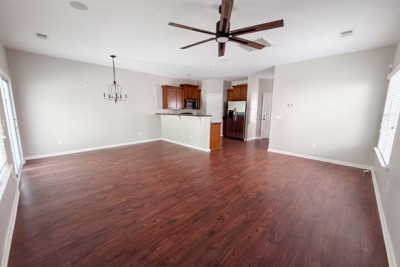 Photo 3 of 24 of 815 Parnell Ct, Columbia, SC