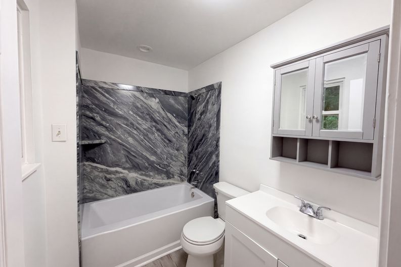 Photo 20 of 27 of 7301 Meadowbrook Cir, Knoxville, TN