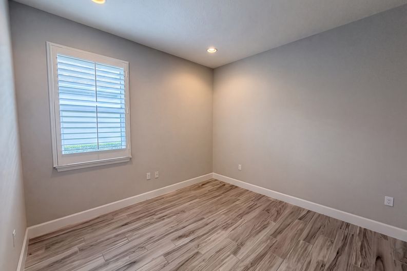 Photo 20 of 28 of 1011 Victoria Hills Dr S, Deland, FL