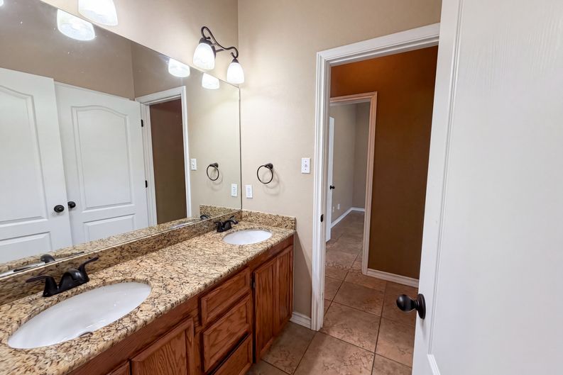 Photo 6 of 18 of 6906 King George Pl, Corpus Christi, TX