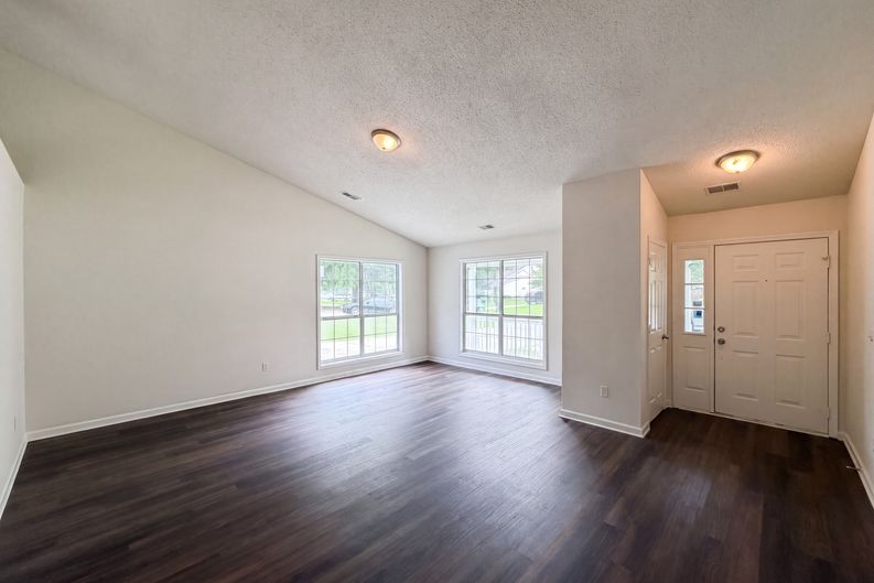 Photo 3 of 28 of 2028 Larson Ln, Goose Creek, SC