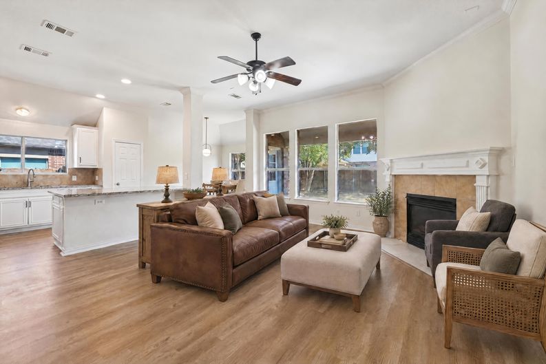 Photo 3 of 35 of 1009 Spinnaker Dr, Forney, TX