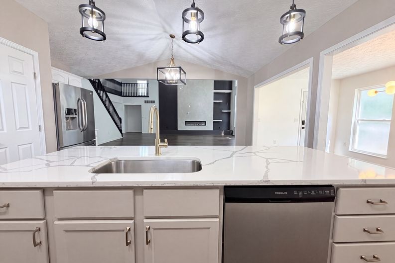 Photo 9 of 43 of 9212 Cedar Gate Dr, Loveland, OH
