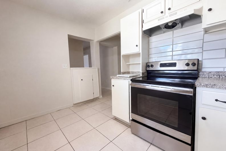 Photo 8 of 22 of 7916 Endive Ave, Tampa, FL
