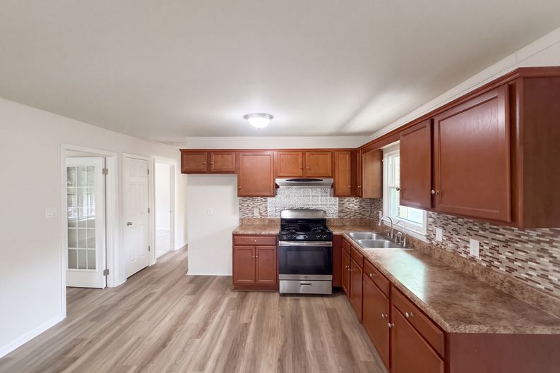 Photo 20 of 26 of 1502 W Meadowview Rd, Greensboro, NC