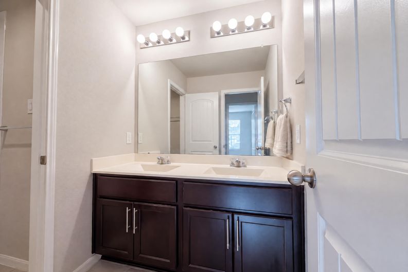 Photo 6 of 24 of 8322 Oakleaf Meadow Ct, Rosharon, TX