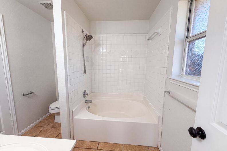 Photo 10 of 19 of 507 Abu Bakar Dr, Killeen, TX