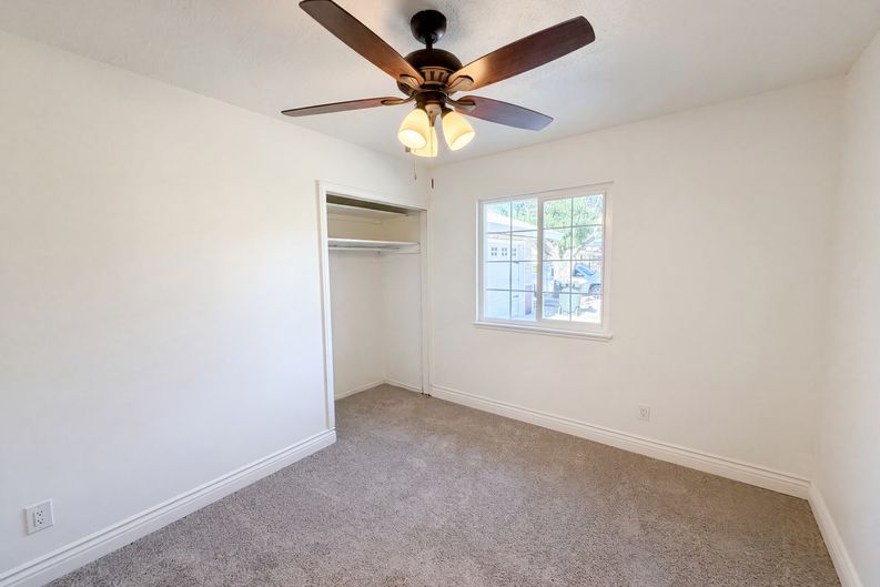 Photo 14 of 31 of 1422 Oakmont Dr, Roseville, CA