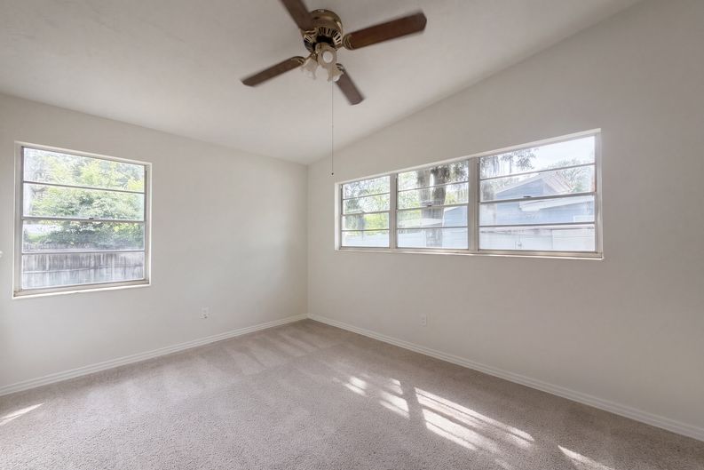 Photo 11 of 22 of 409 Berwick Ave, Temple Terrace, FL