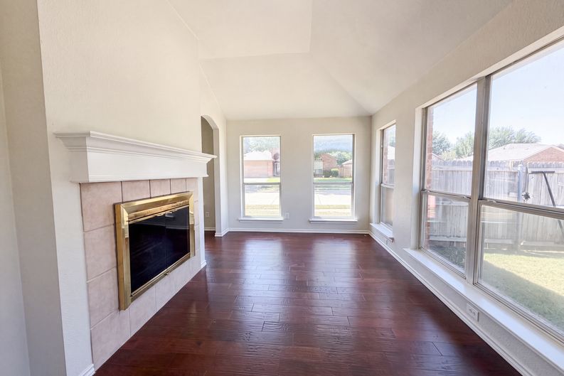 Photo 6 of 18 of 825 Adams Dr, Burleson, TX