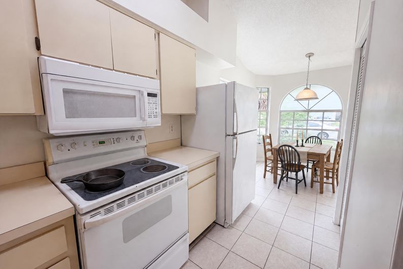 Photo 8 of 18 of 8613 Cottonway Ln, Tampa, FL