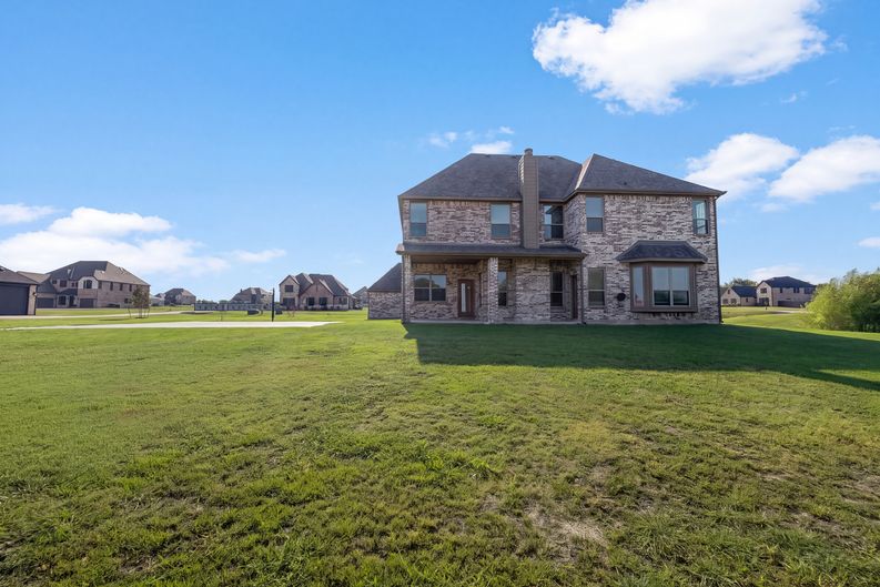 Photo 5 of 46 of 1208 Redbud St, Howe, TX