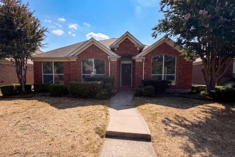 Photo 20 of 26 of 7008 Chateau Dr, Frisco, TX