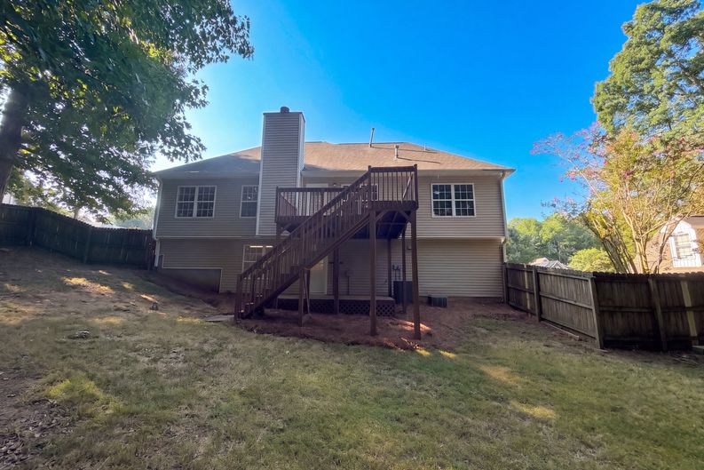 Photo 5 of 27 of 1412 White Oak Trce, Loganville, GA