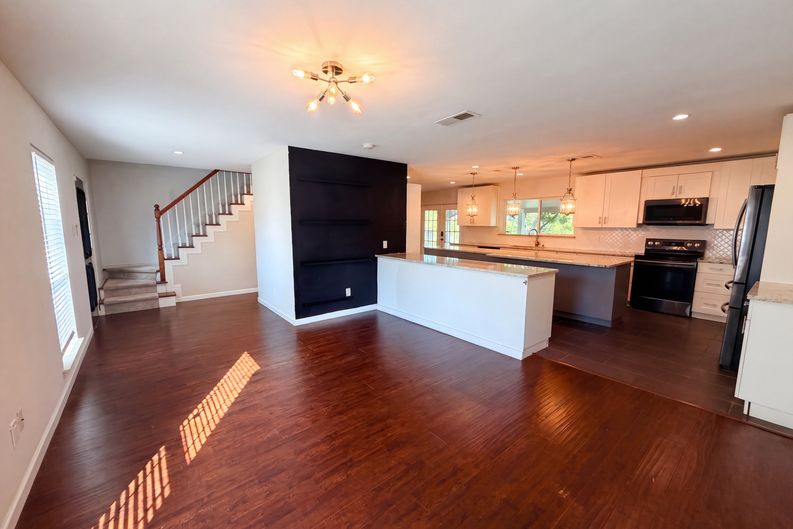 Photo 4 of 27 of 2226 Country Oaks Dr, Garland, TX