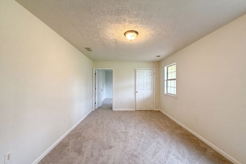 Photo 14 of 32 of 5355 Queen Ester Ct, Ellenwood, GA