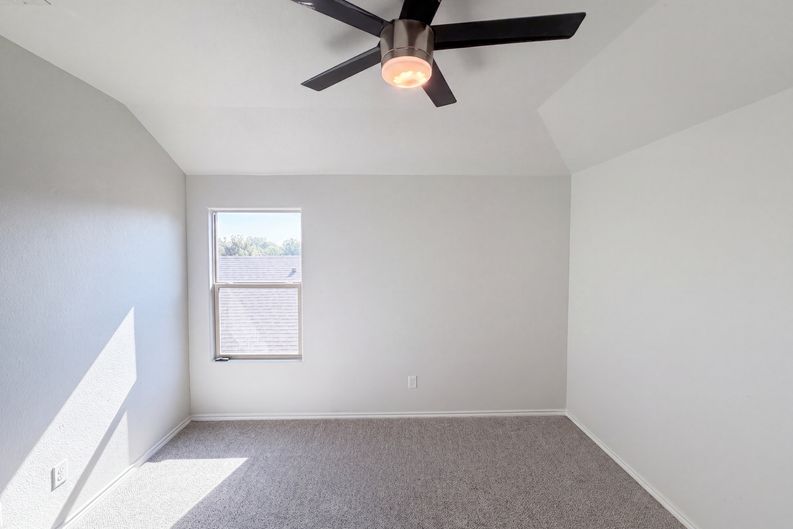 Photo 19 of 28 of 625 River Rock Dr, Azle, TX