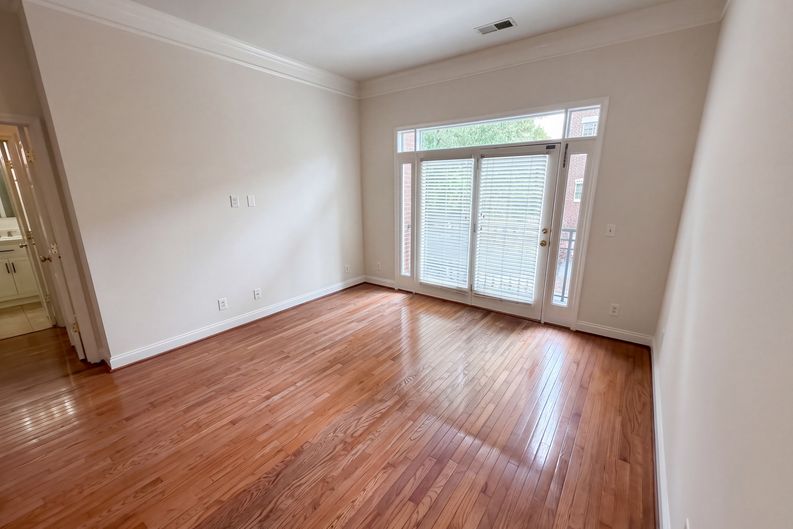 Photo 4 of 19 of 774 N Davidson St, Charlotte, NC