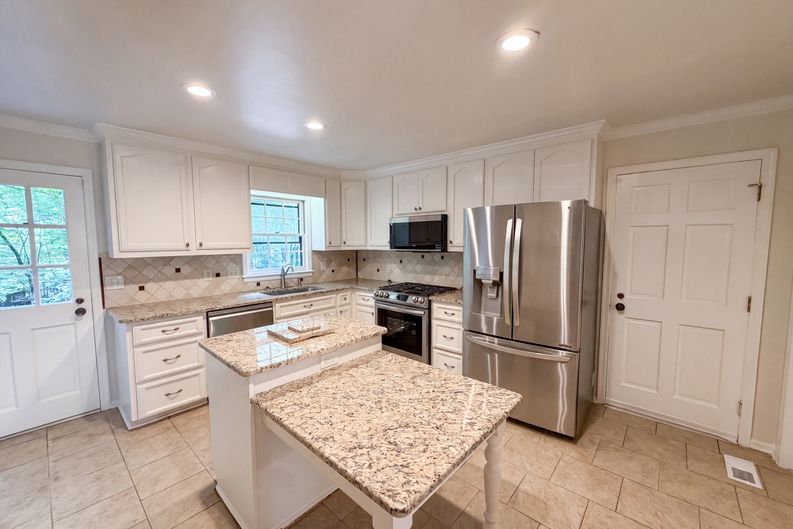 Photo 6 of 18 of 204 Boulder Bluff Trl, Chapel Hill, NC
