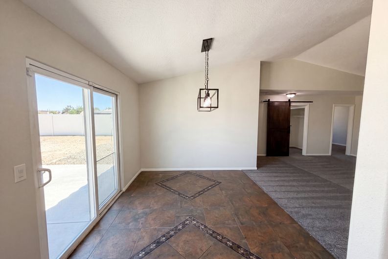 Photo 6 of 28 of 13185 Great Falls Ave, Victorville, CA