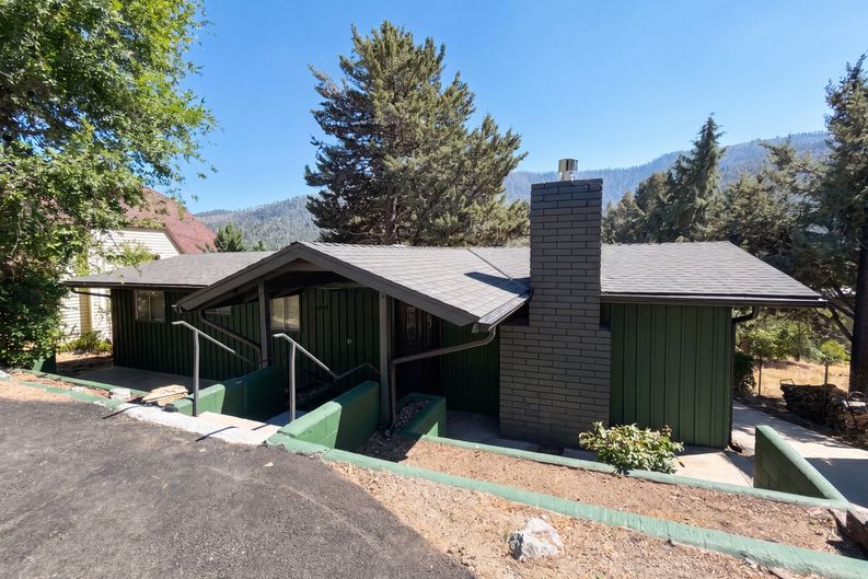 Photo 19 of 28 of 1145 Rivera Dr, Wrightwood, CA