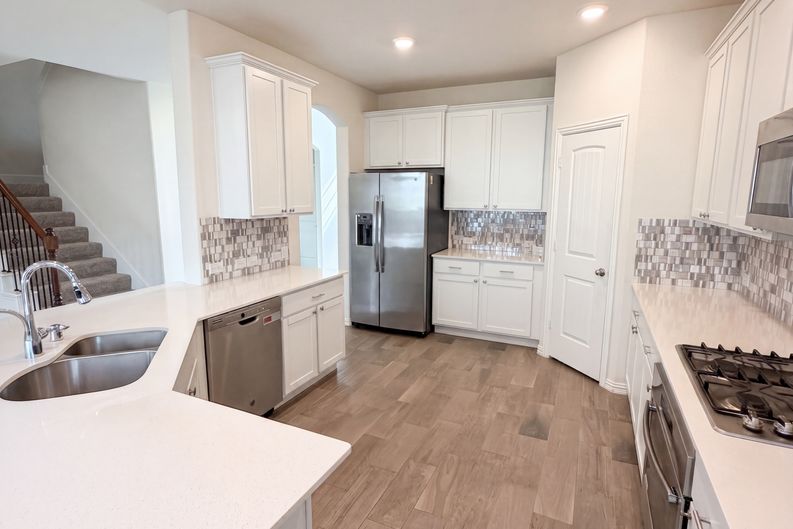 Photo 10 of 27 of 1421 Prairie Lake Ct, Carrollton, TX
