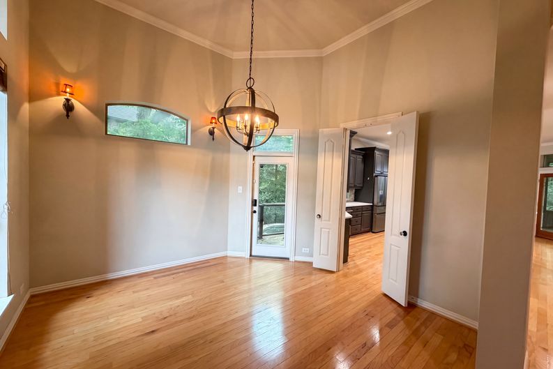 Photo 10 of 29 of 1309 Winding Brook Dr, Garland, TX