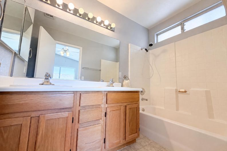 Photo 17 of 33 of 9121 Indian Breeze Dr, Las Vegas, NV