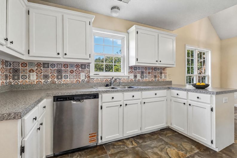 Photo 10 of 44 of 168 Hollow Tree Ct, Lugoff, SC