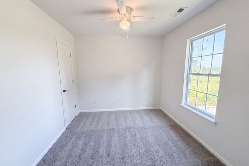 Photo 9 of 17 of 10933 Pointer Ridge Dr, Charlotte, NC