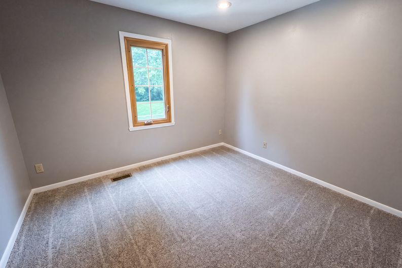 Photo 10 of 79 of 1503 Featherstone Rd, Rockford, IL