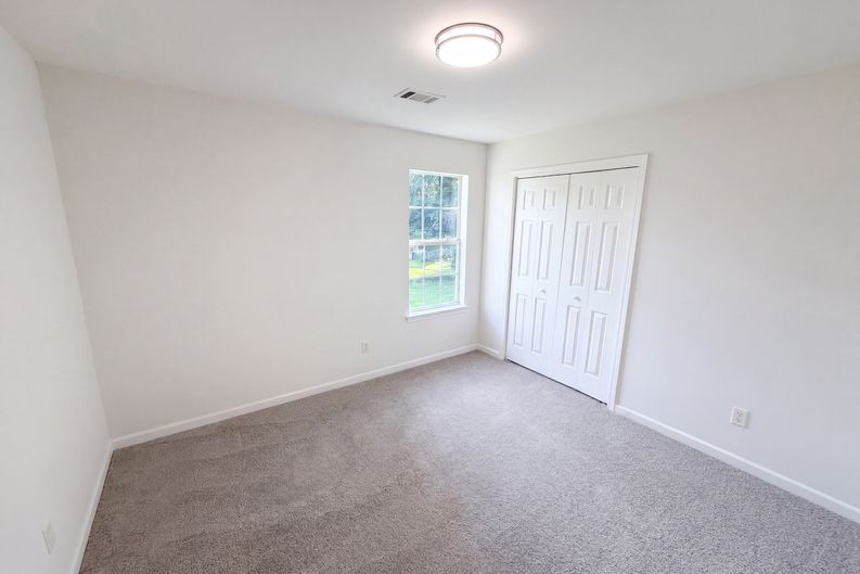 Photo 10 of 20 of 1088 Meadow Glen Cir, Fairburn, GA